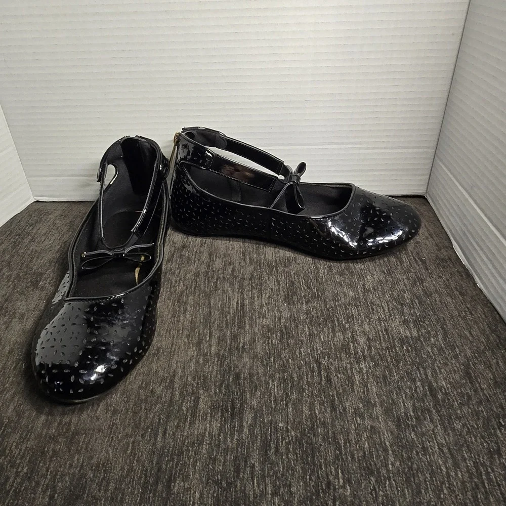 Michael Kors Kenya Garcia Black Patent Perforated Bow Flats Kids Size 5 MK100477